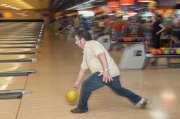 _DSC4840: Bowling action, Credit: Claude Laviano